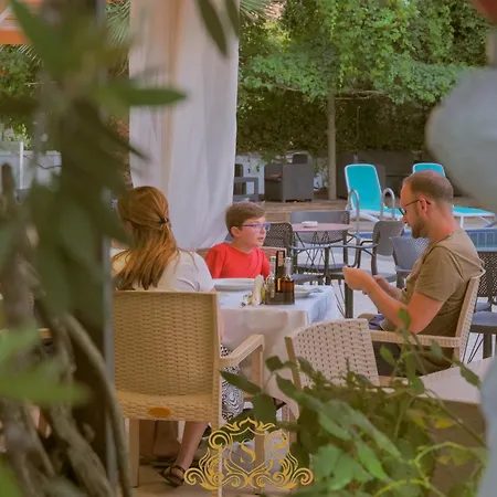 Отель Sorrente Голем
